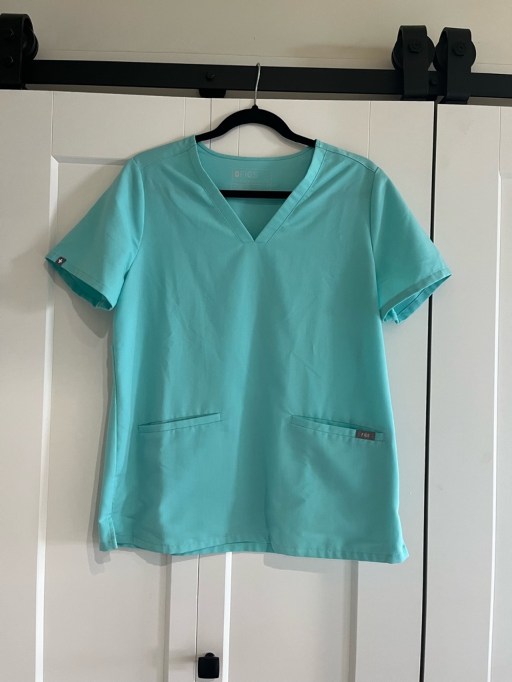 FIGS Casma Size M Neon Blue